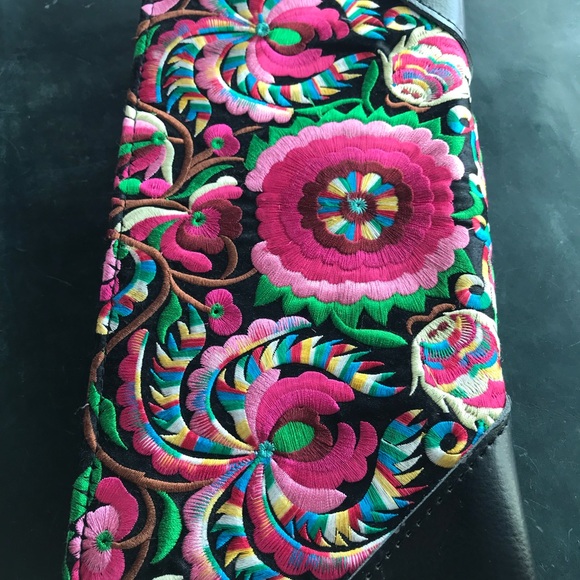 Embroidered Clutch - Picture 9 of 10